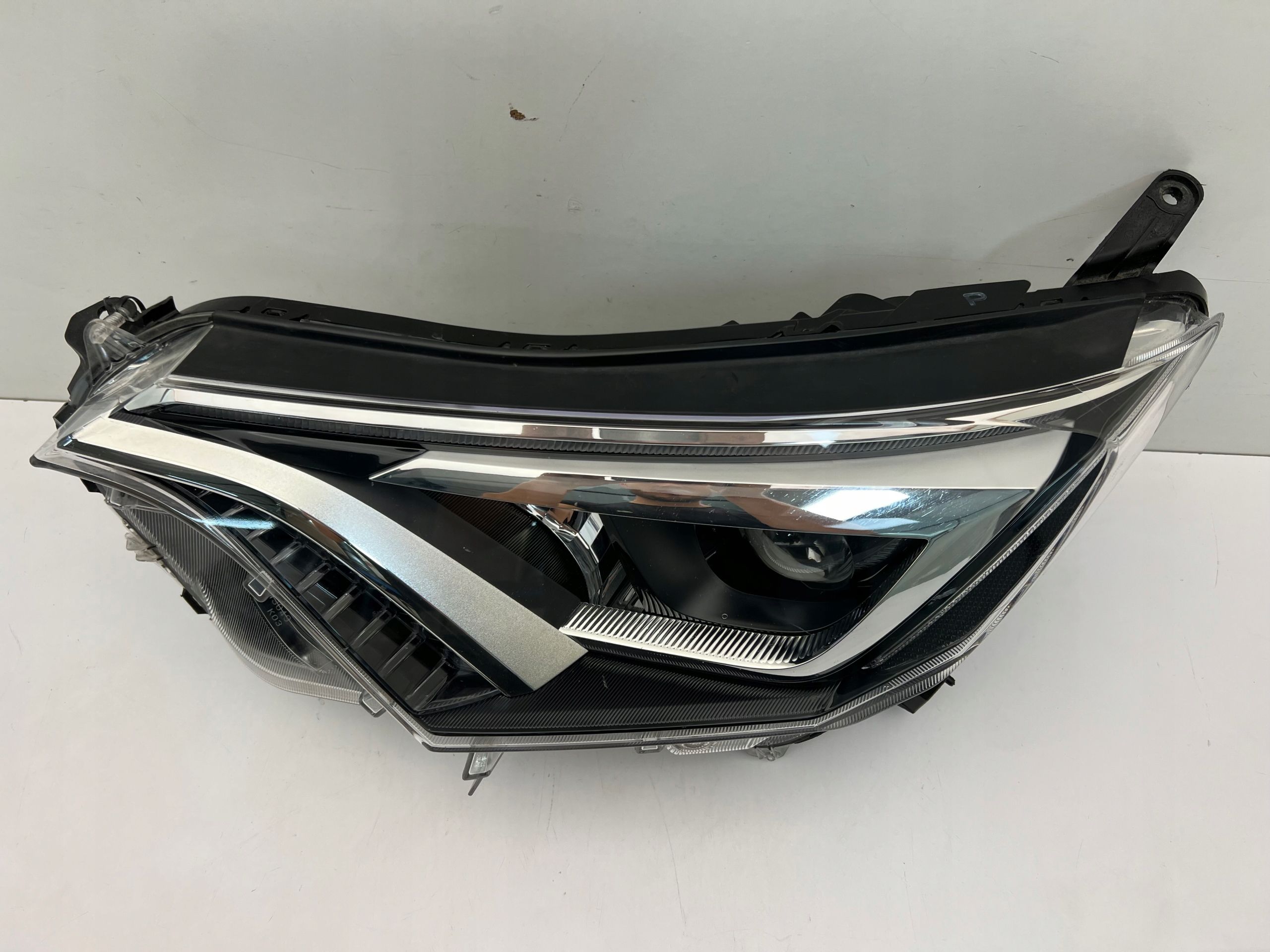 Toyota RAV4 IV Lift Lampa Przednia Lewa Full Led N 2015