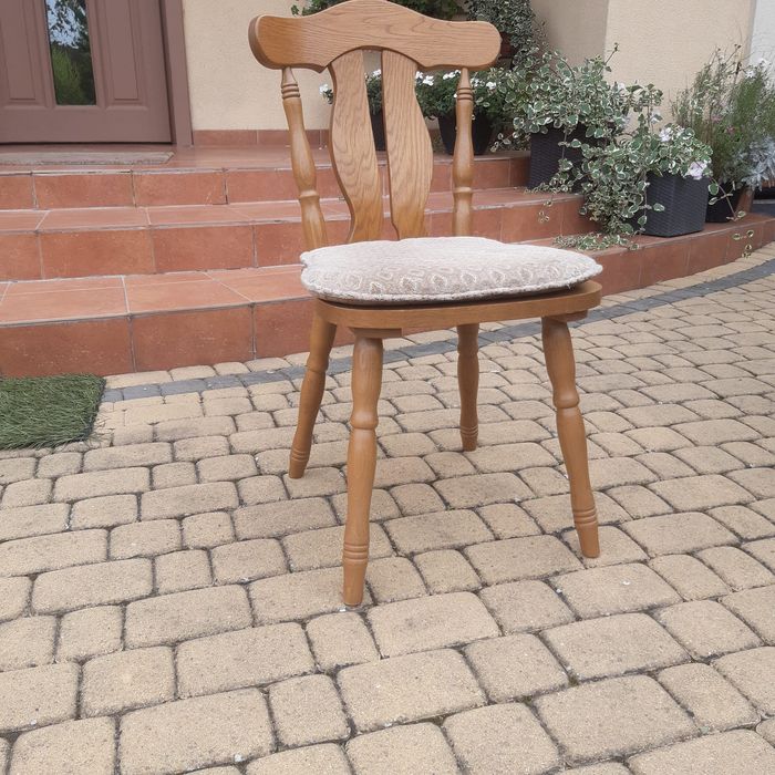 Stół drewniany i 6 krzeseł