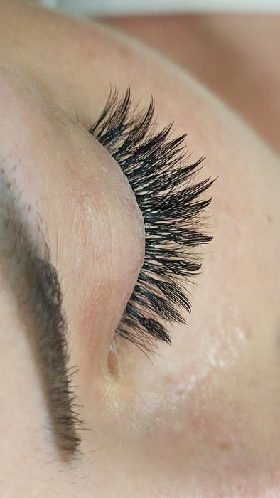 Наращивание  и ламинирование  ресниц. Покрытие  ногтей гель лаком.