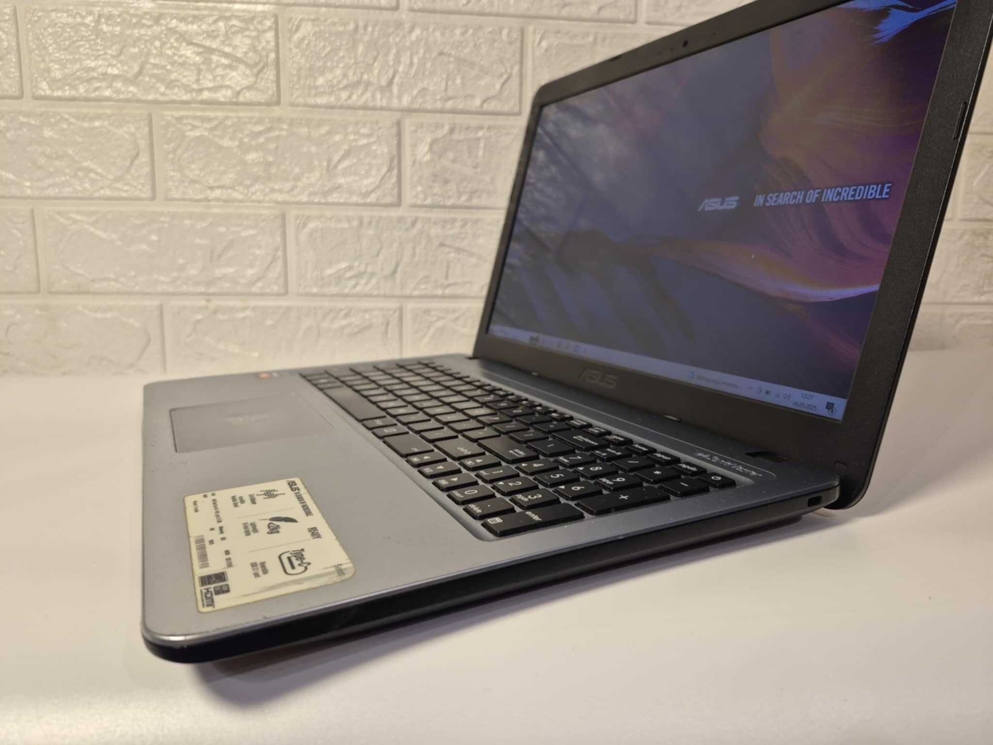 ASUS R540Y AMD A8-7410/8GbDDR/512SSD/AMD-R5/ BateriaOK
