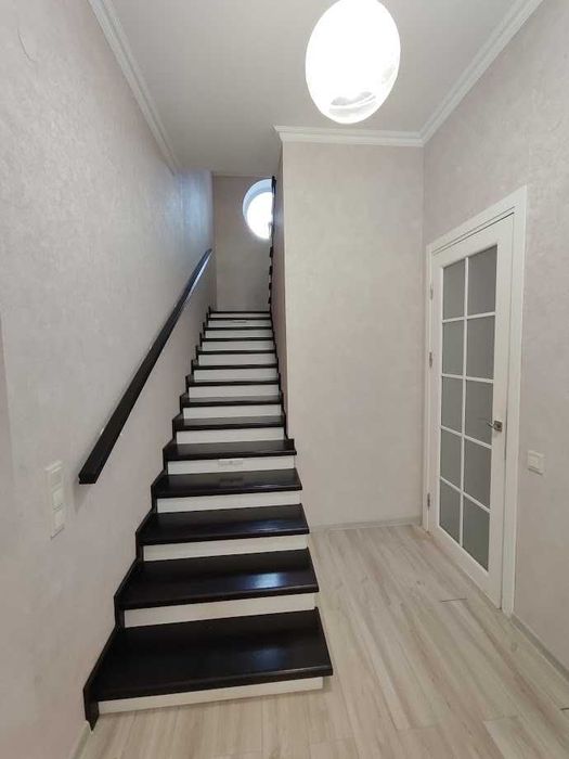 Продається сучасний будинок з дизайнерським ремонтом в с. Шипинці