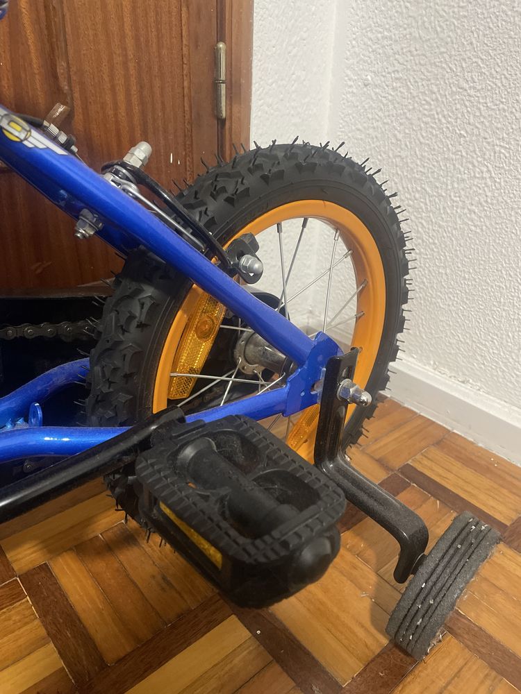 Bicicleta crianca como nova