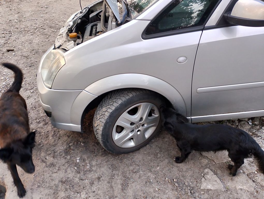 Błotnik prawy lewy opel Meriva a z157