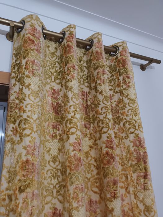 2 Reposteiros em Veludo trabalhado