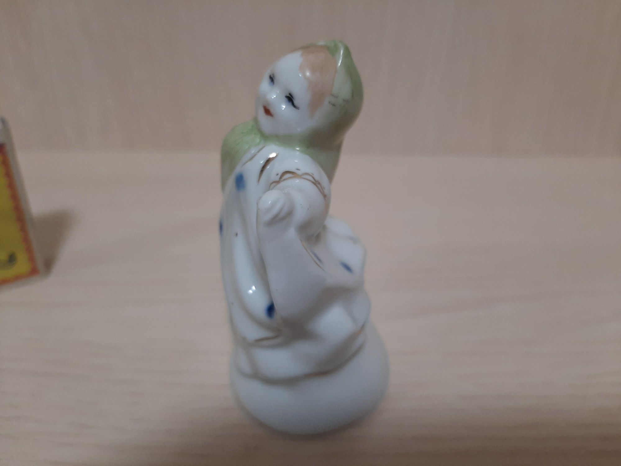 Старинная фарфоровая статуэтка миниатюра"Юная танцовщица"