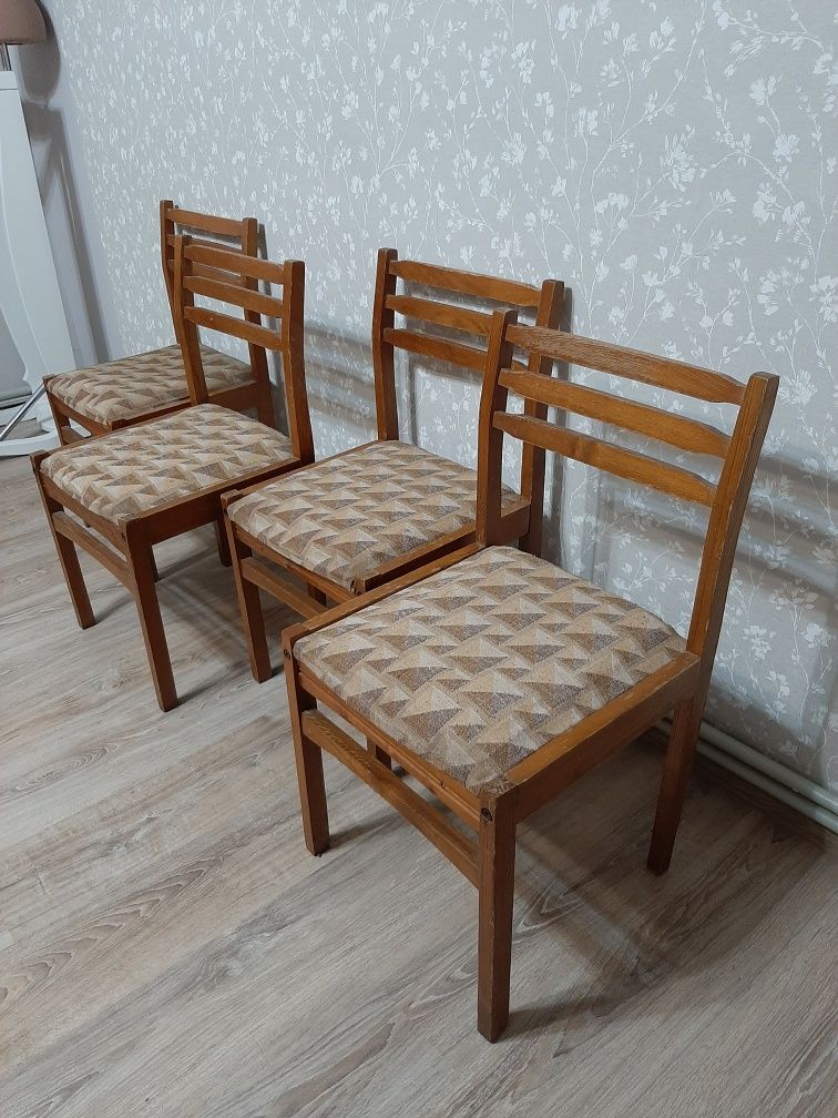 4 стула деревянные