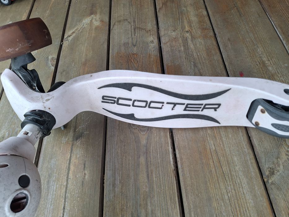 Hulajnoga trójkołowa