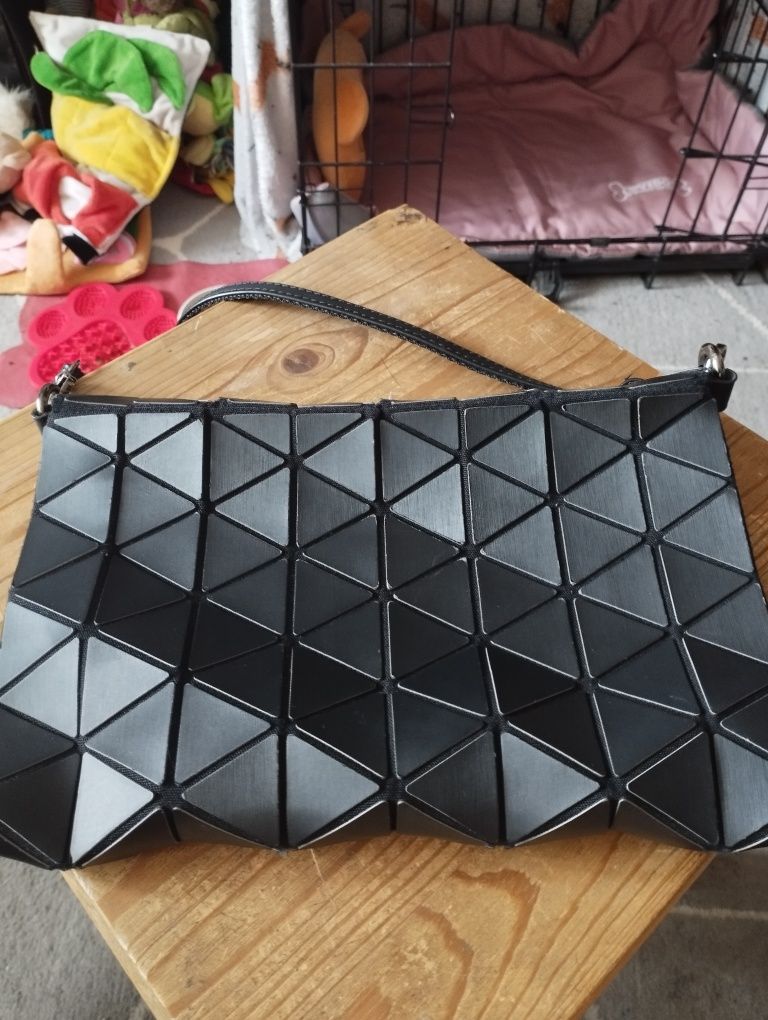 Torebka geometryczna kopertówka 26 x 18