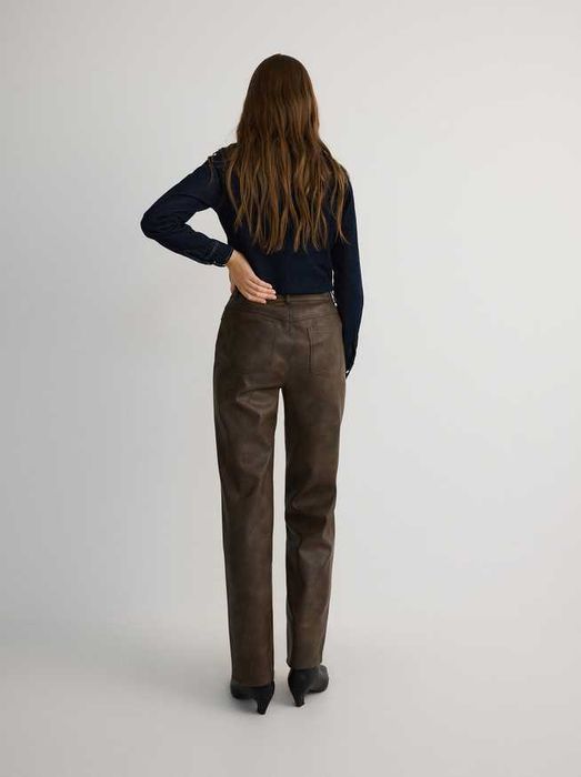 Коричневые черные кожаные брюки прямые женские осенние зимние reserved