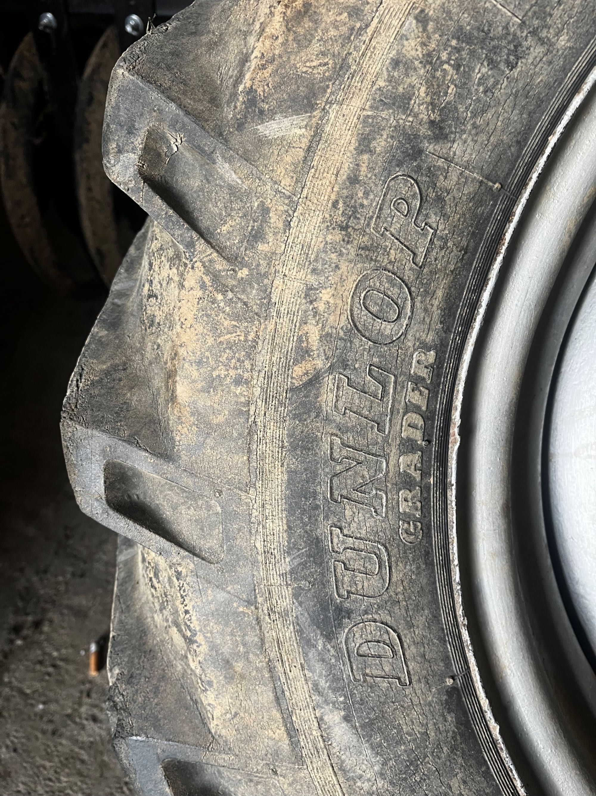 Opony dunlop 10,5 r20