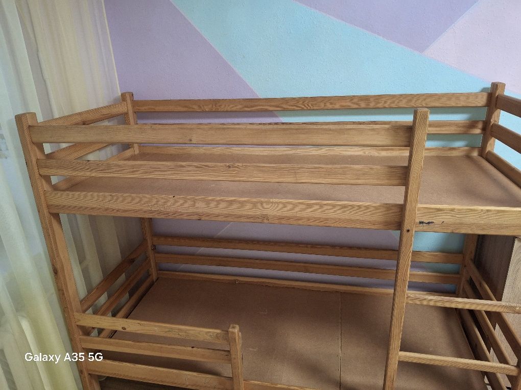 Продам двухъярустную деревянную кровать
