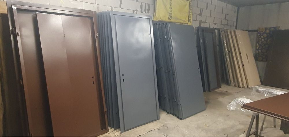 Металические двери для подсобных помещений