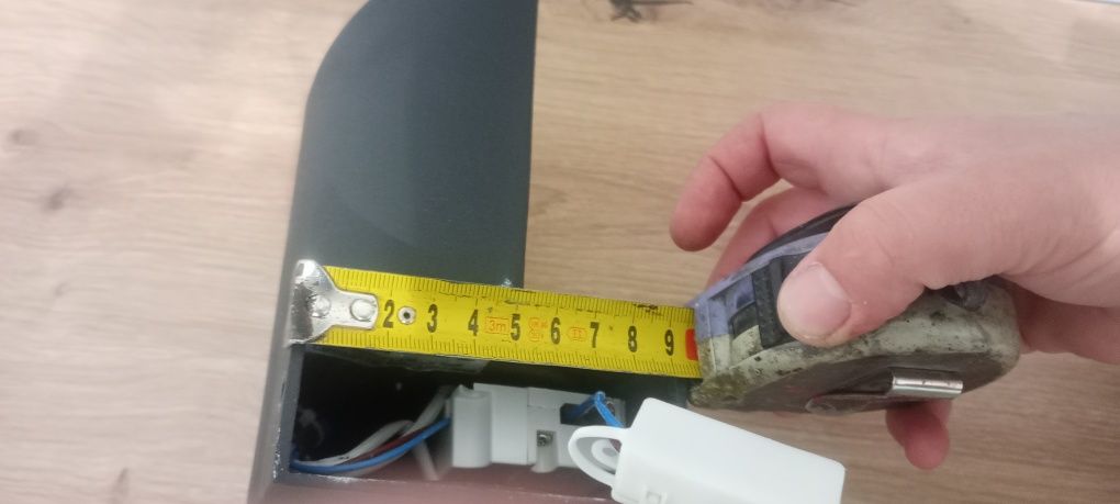 Nowoczesny kinkiet ścienny LED