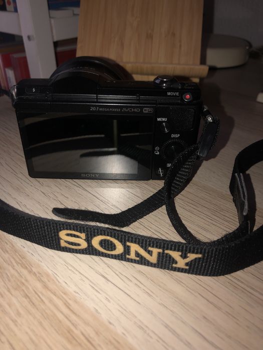 Máquina fotográfica SONY Alpha a5000 20.1mp - BATERIA PARA SUBSTITUIR!