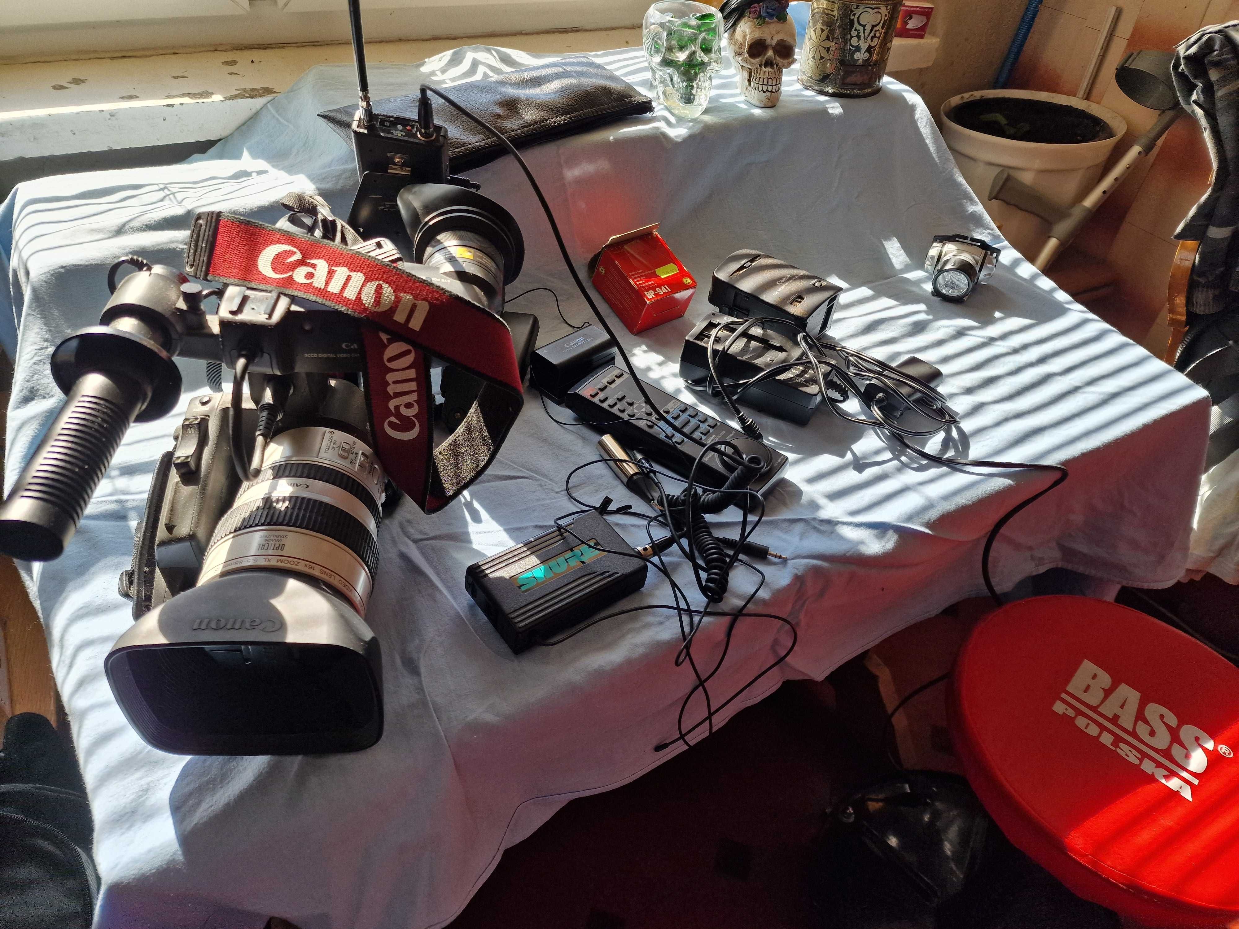 Kamera cyfrowa Canon XL-1 z dodatkowym osprzętem.Używana -sprawna