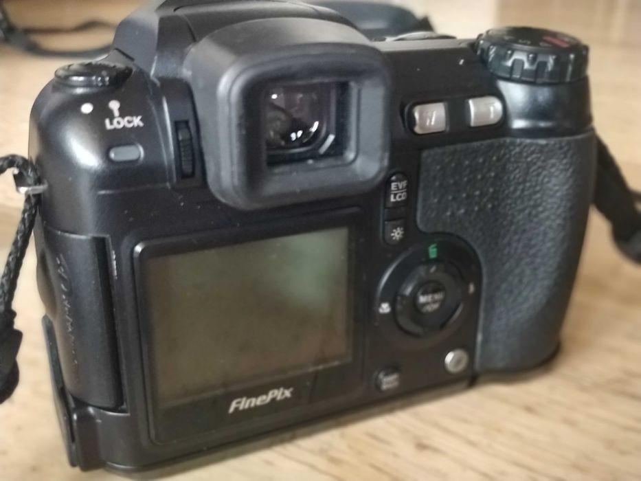 Máquina Fotogrática digital Fujifilm Finepix S5600
