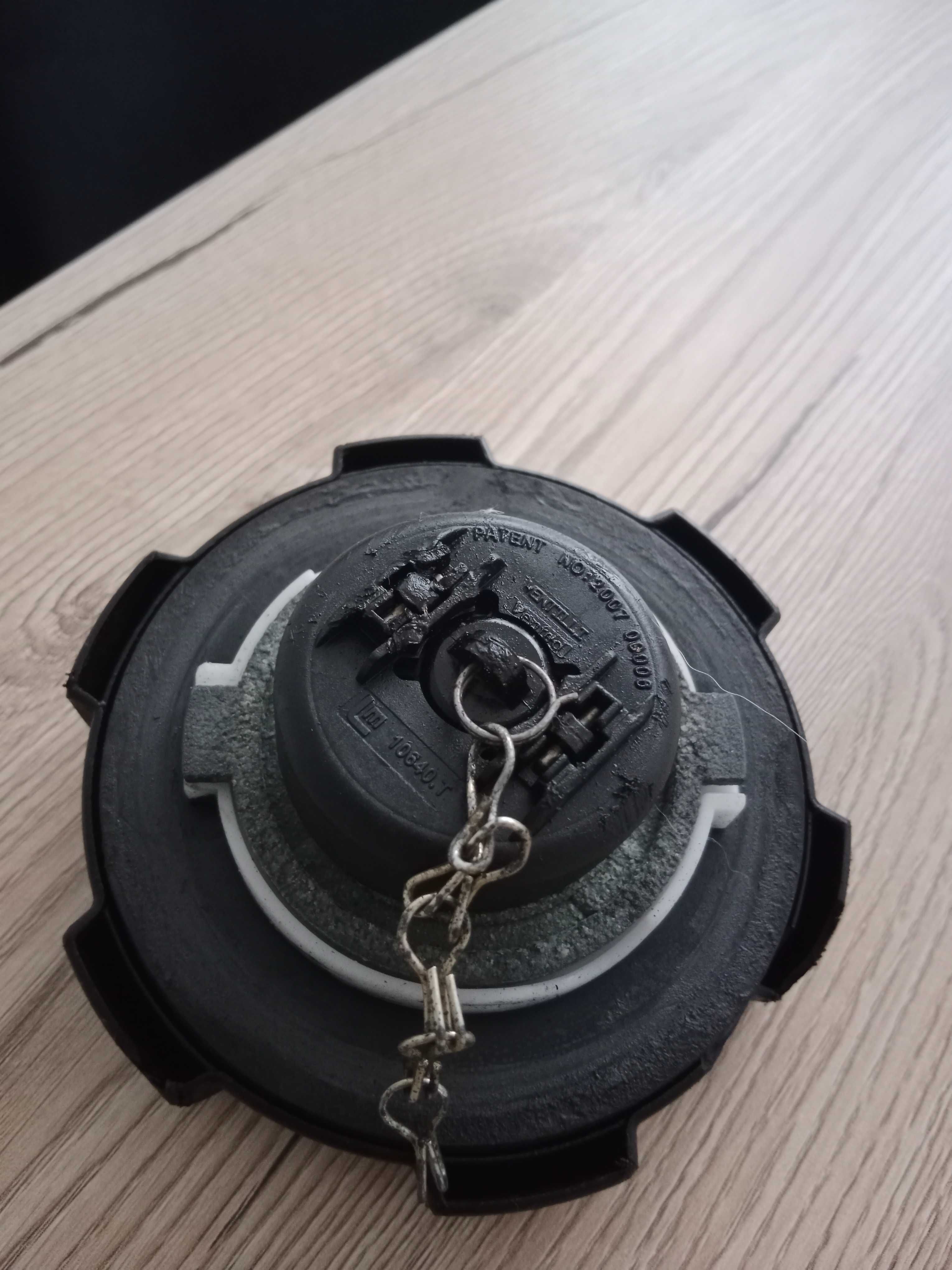 Korek wlewu do zbiornika paliwa