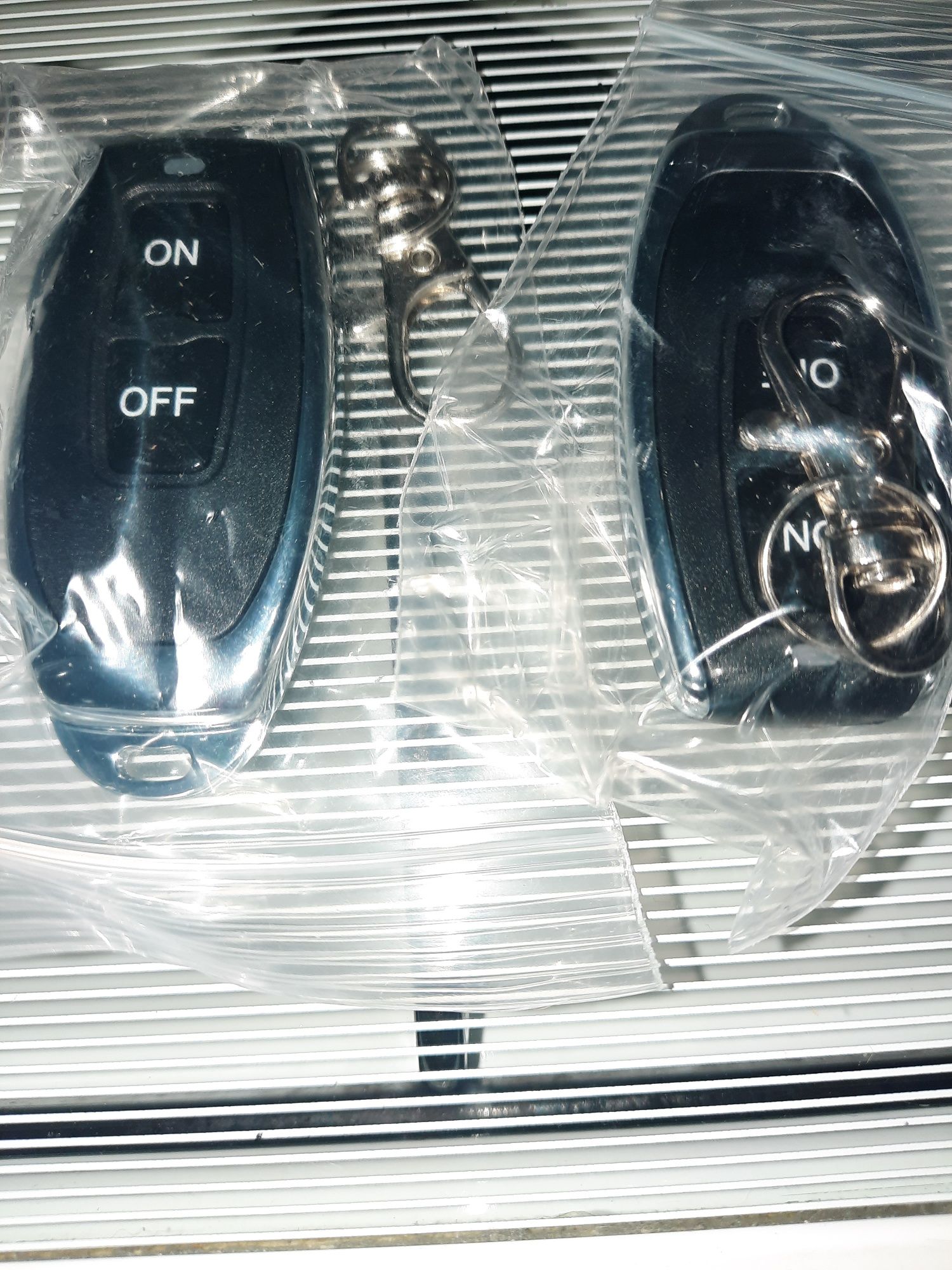 Interruptor on/off de 12v dc com 2 comandos