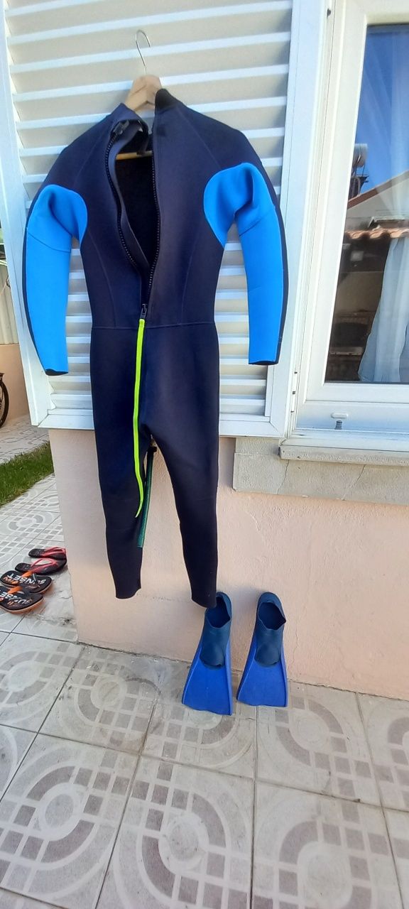 Fato surf com barbatanas