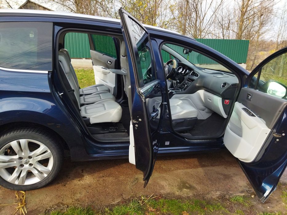 Продам авто Пежо 5008