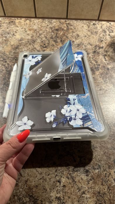 Tablet iPad Apple Retina 10.5” —- iOS 18.6 - Touch ID - PROCREATE