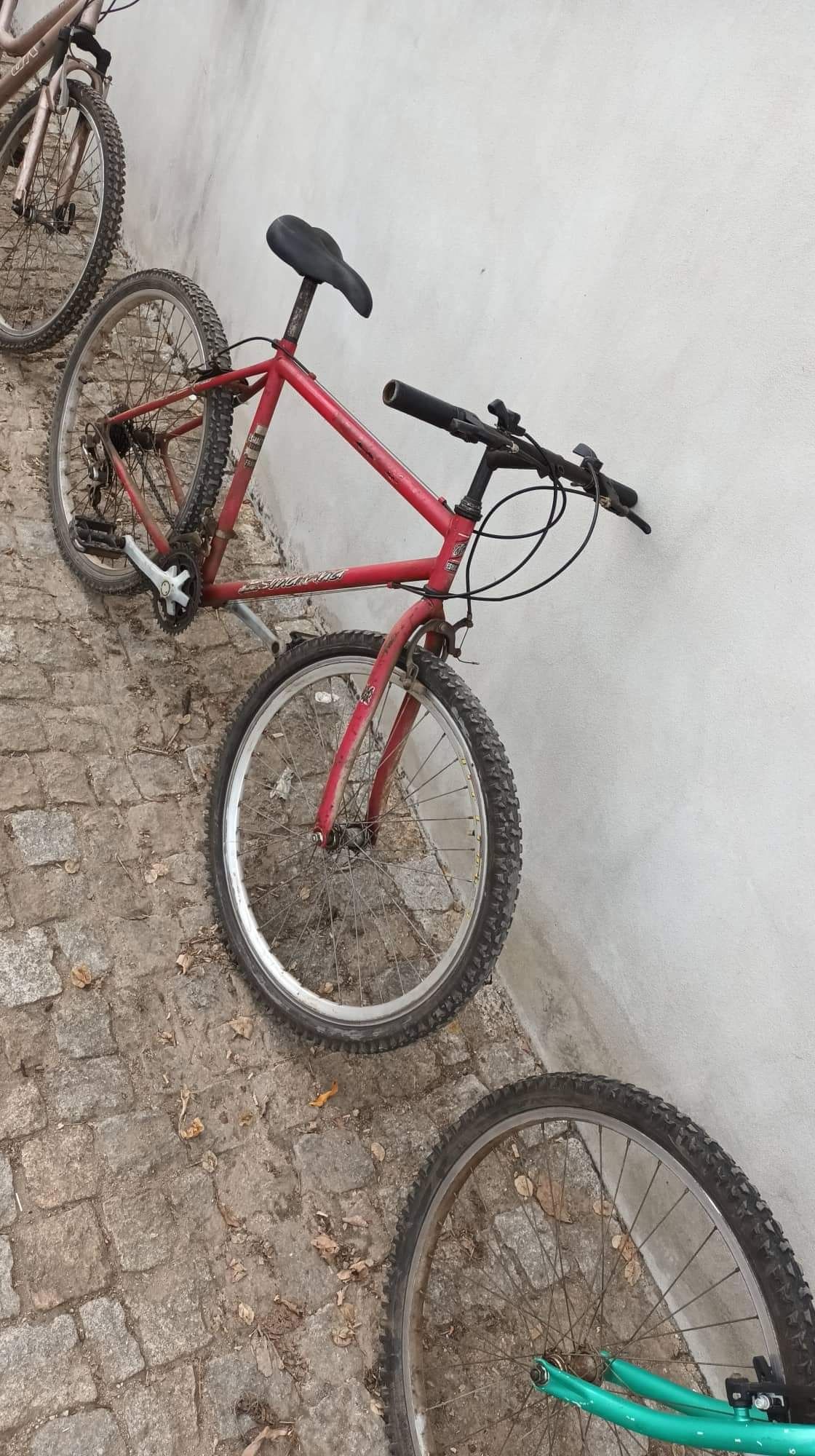 Vendo 4 bicicletas variadas se for por unidade o preço e outro