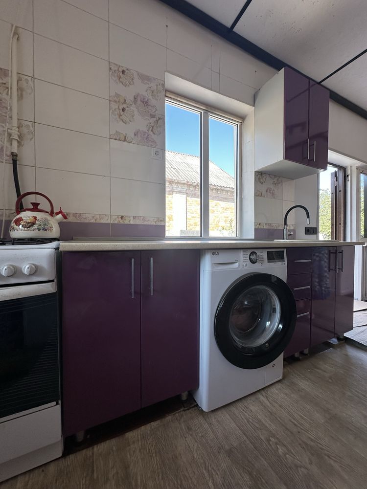 Продам кухню с мойкой и столещницей