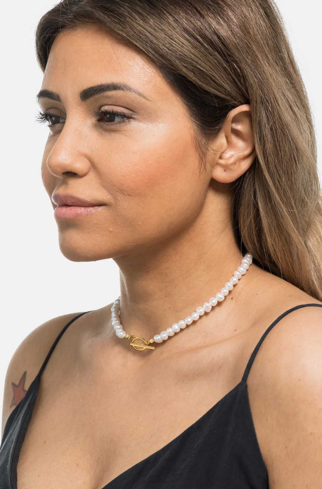 Naszyjnik perłowy ze złotą zawieszką