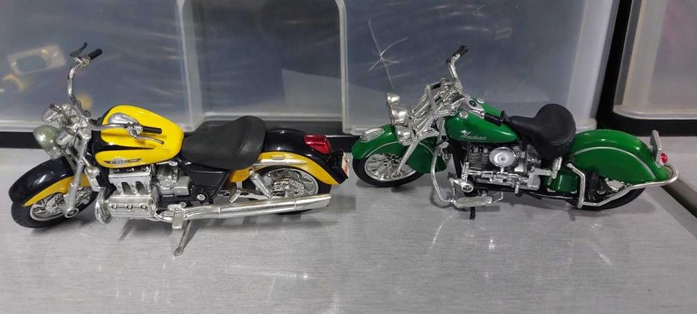 Motas escala 1/18