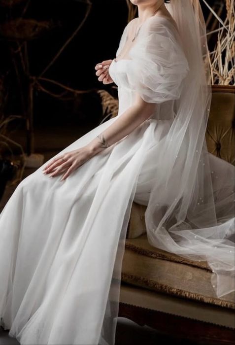 Весільна сукня білого кольору