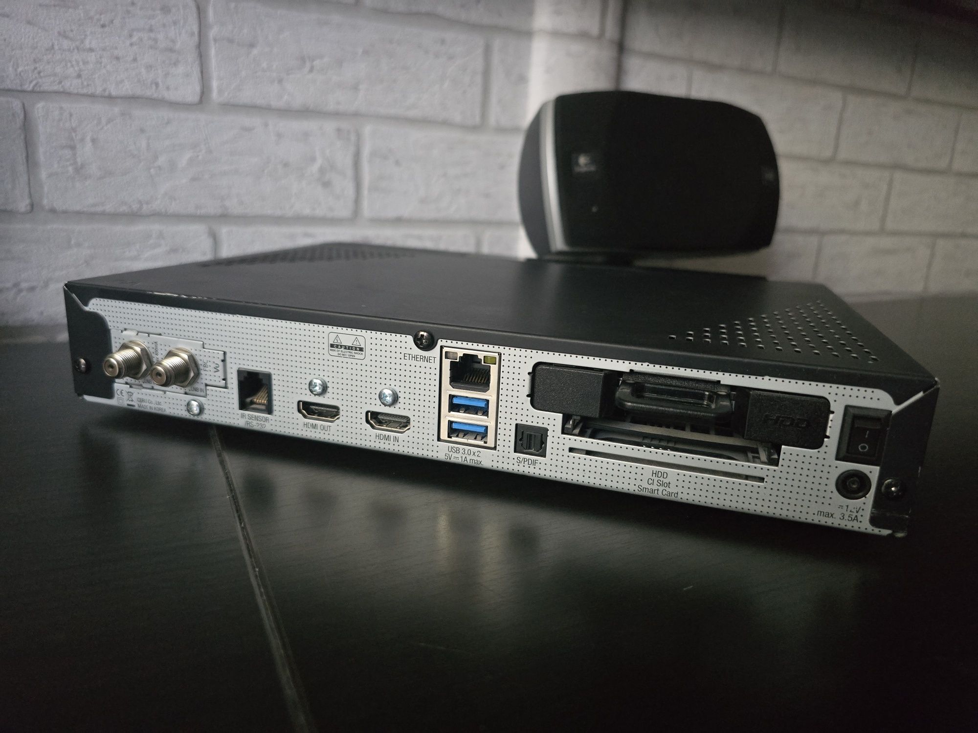 Vu+ Uno 4k SE, dual DVB-S2X FBC, aktywne linie OScam, Enigma2 OpenATV