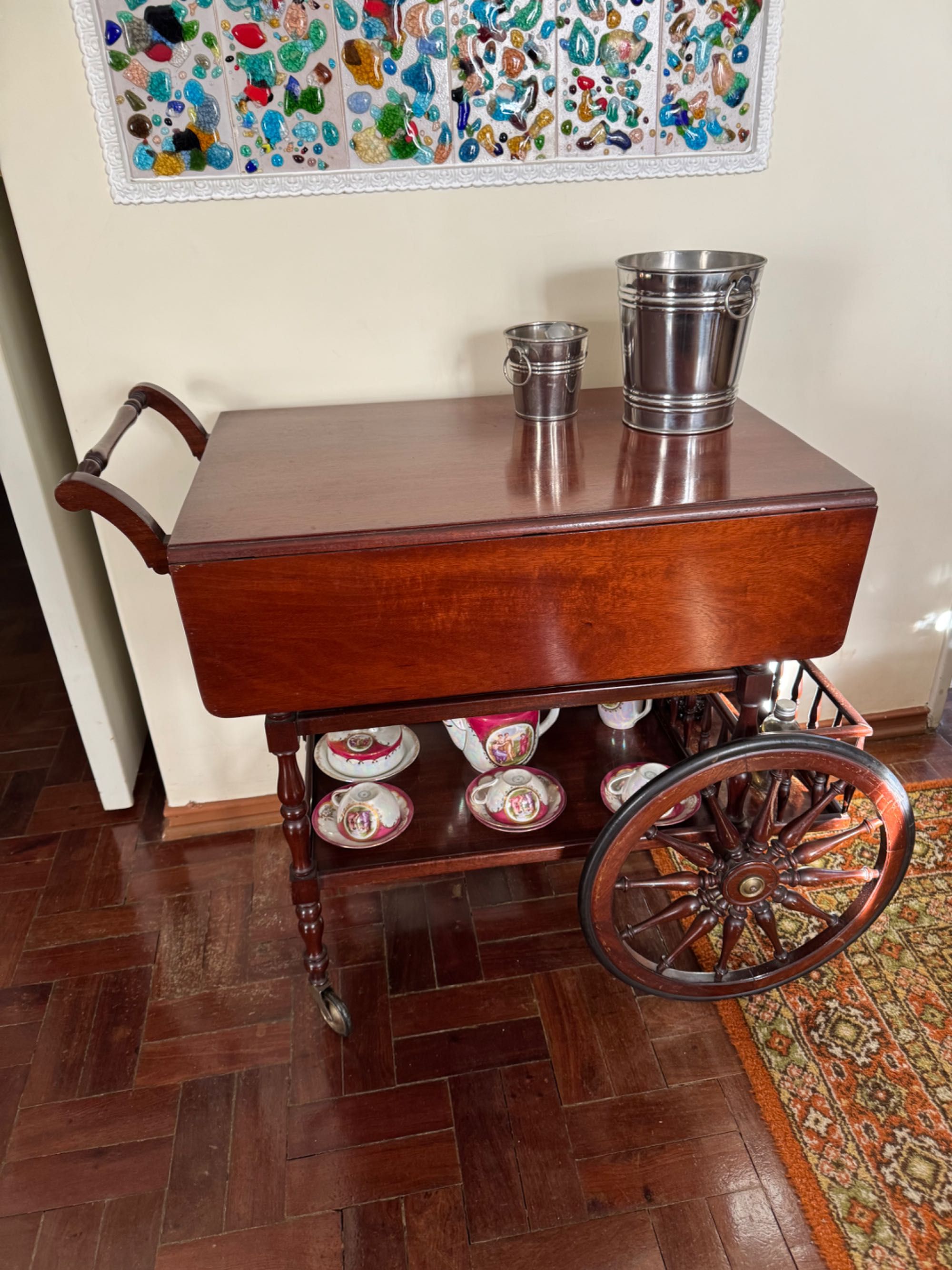 Carrinho de bebidas em madeira