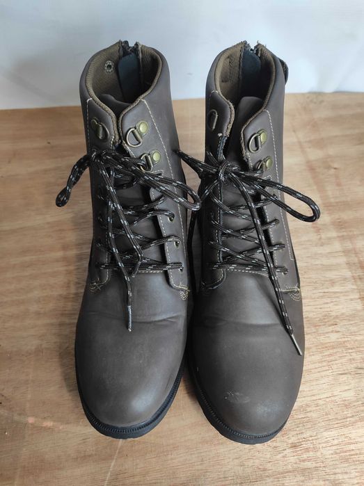 534.40. Buty stajenne Steeds rozmiar 40