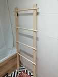 Drewniany stojak na ręczniki Ikea Vilto