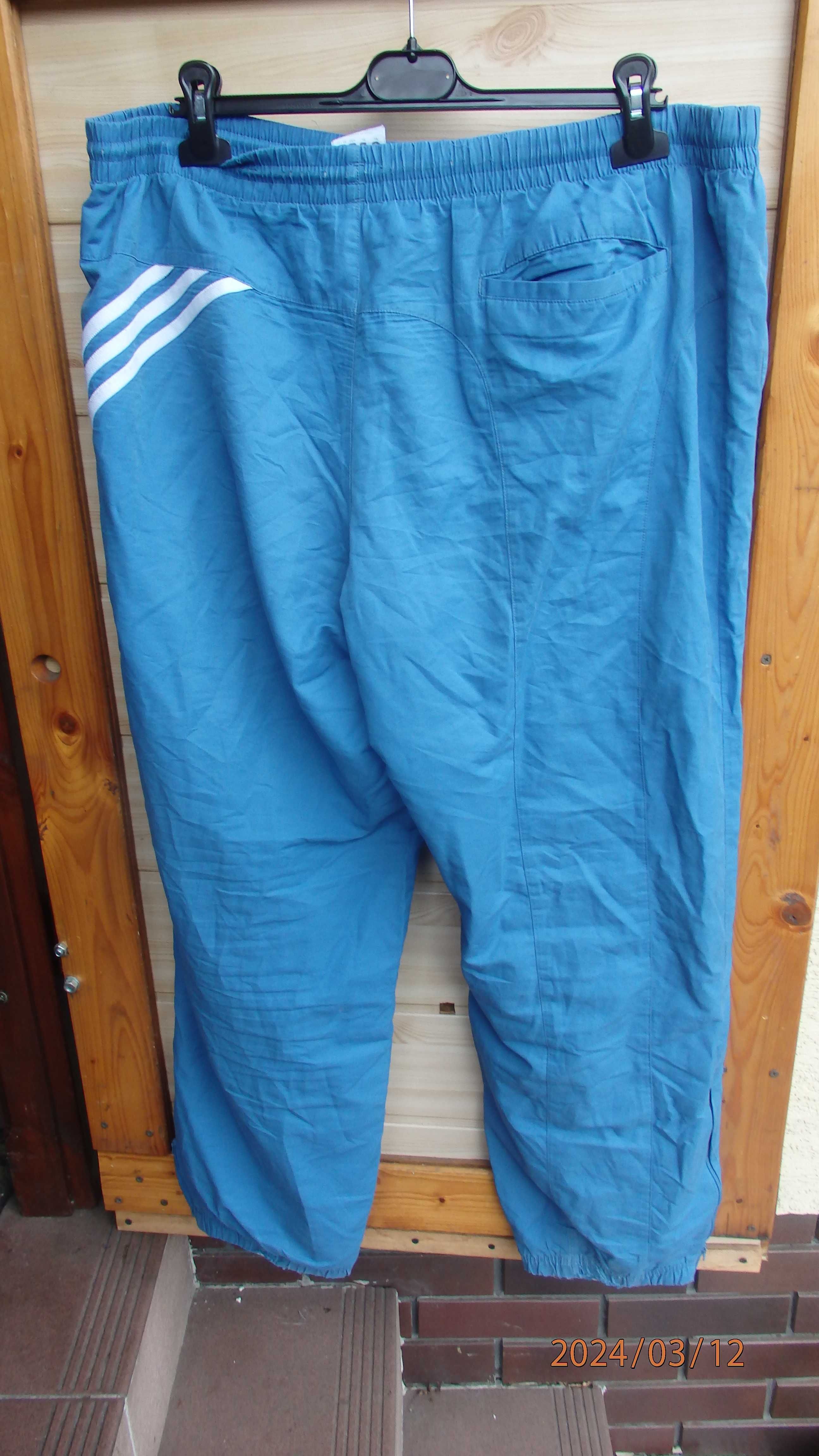 Spodnie sportowe firmy Adidas rozmiar XL.