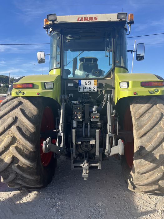 Trator Claas ARES 836 RZ ano 2008, com 7.600 horas de uso.