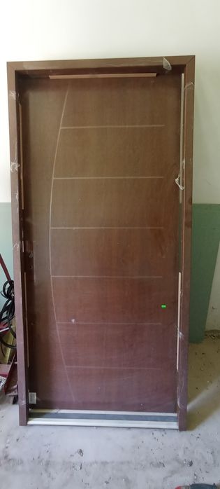 Drzwi wejściowe wewnątrz klatkowe prawe z ościeżnica