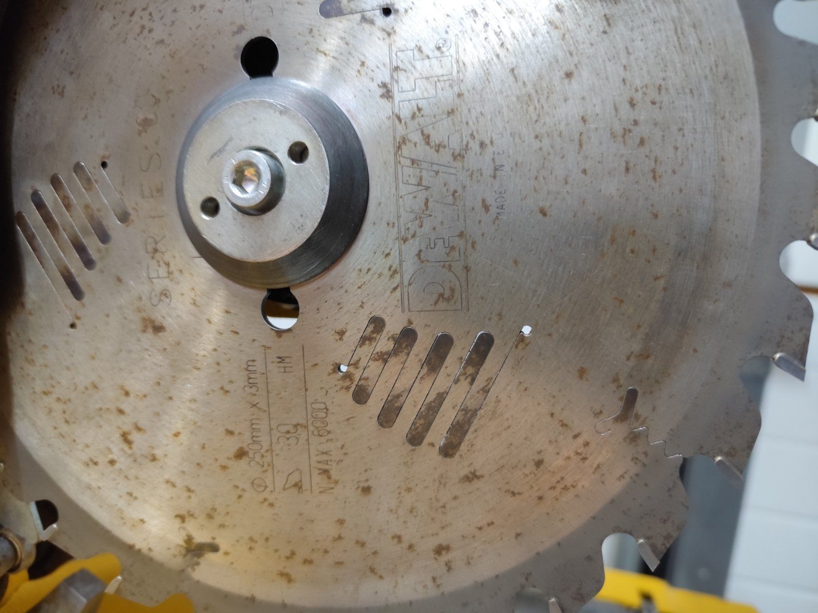 DeWalt DW743 пила реверсивна Деволт торцовка станок циркулярна
