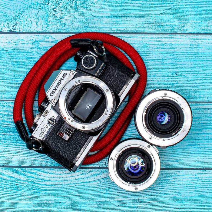 Olympus OM10 + OM 50 mm f1.8 + Exakta 35-70 mm f3.5-4.8+manual adapter