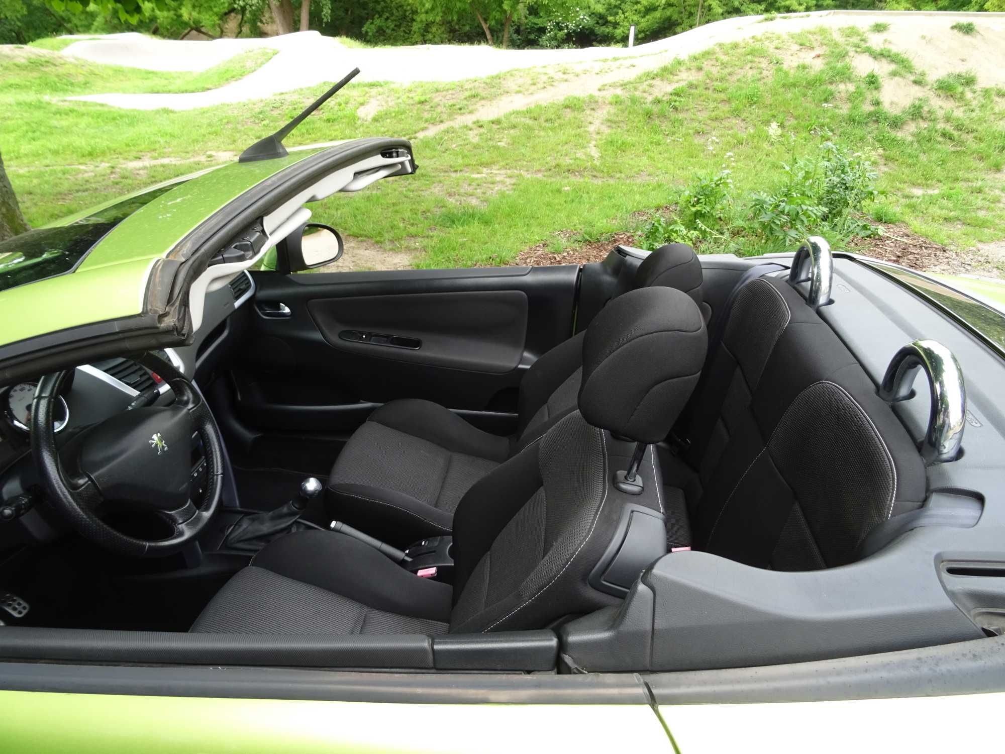 Peugeot 207 CC użytkowany przez kobietę