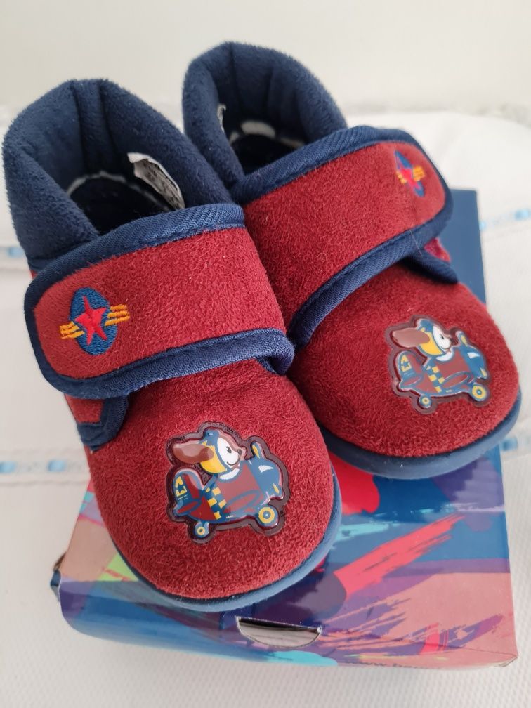 Pantufas menino como novas tam 23