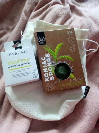 Zestaw Yasumi Gąbka konjac do mycia twarzy z zieloną herbatą + proszek