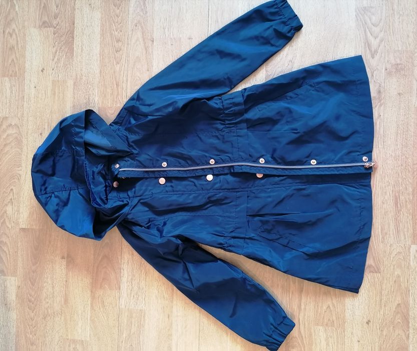 Пальто / плащик на девочку 122 размера