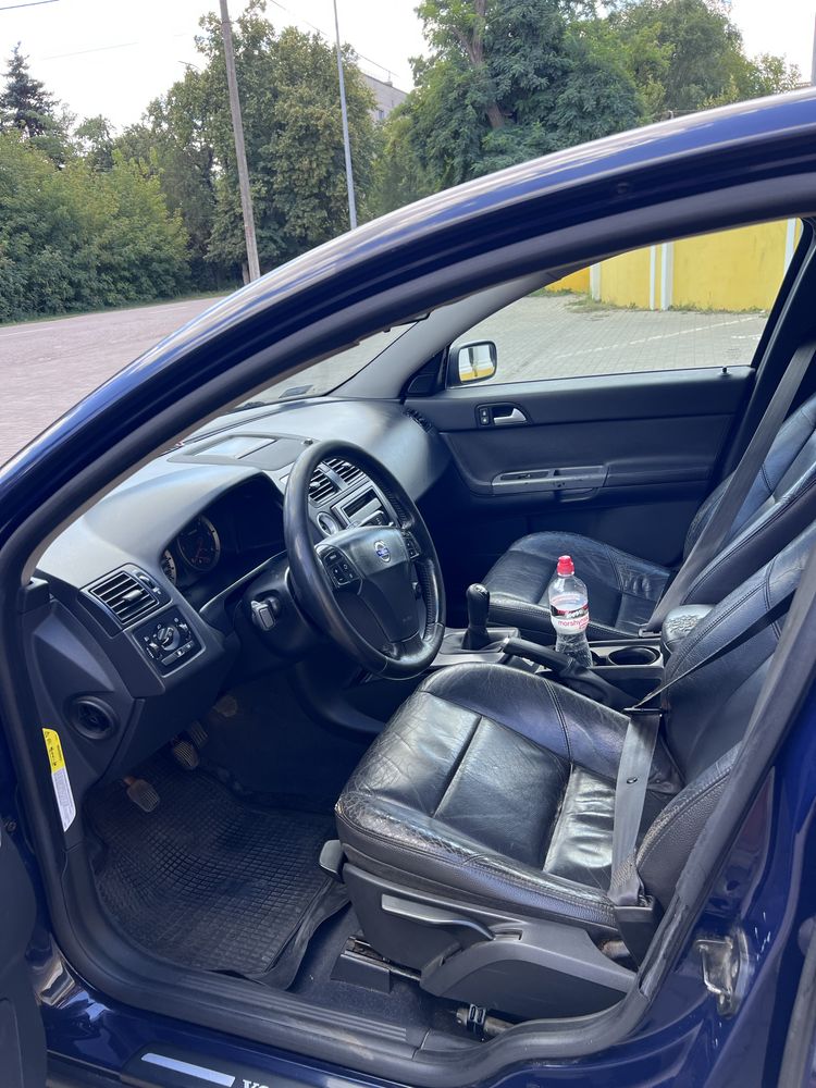 Продам Volvo V50 2.0 дизель в отличном состоянии !