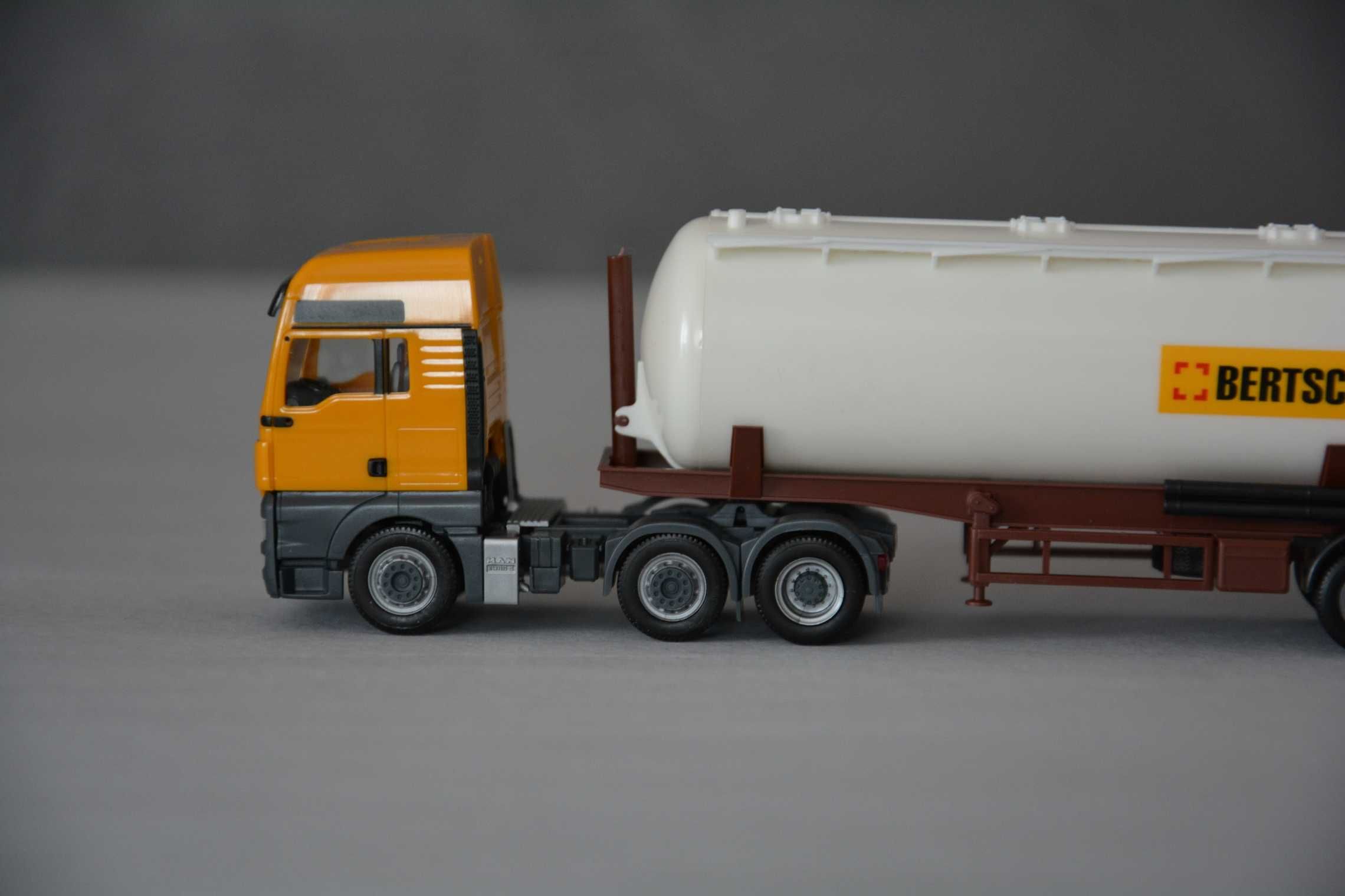 1:87 (H0) Herpa 294461 - MAN TGX XLX (6x2) kippsilo - Bertschi (CH)
