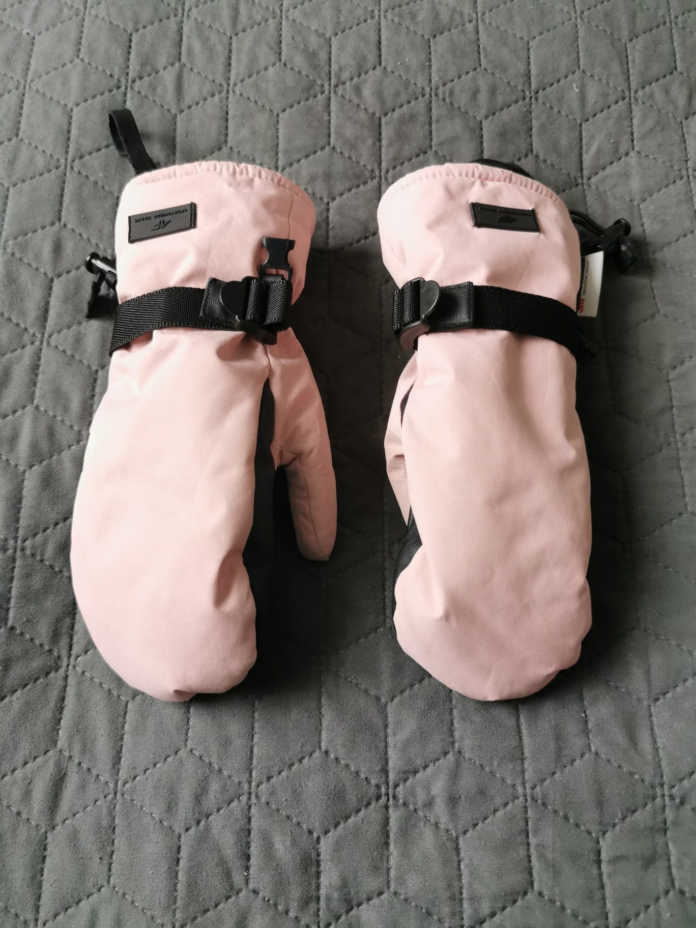Jasno różowe rękawiczki snowboardowe narciarskie damskie 4F S