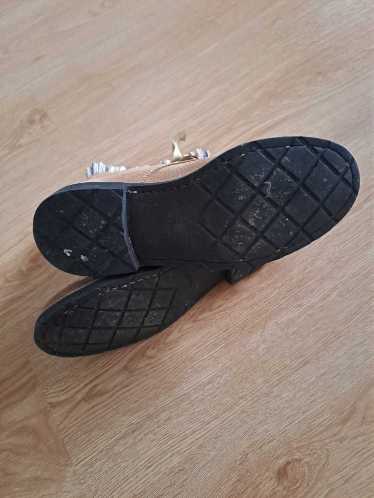 Botas de Pele - Elegância e Delicadeza!