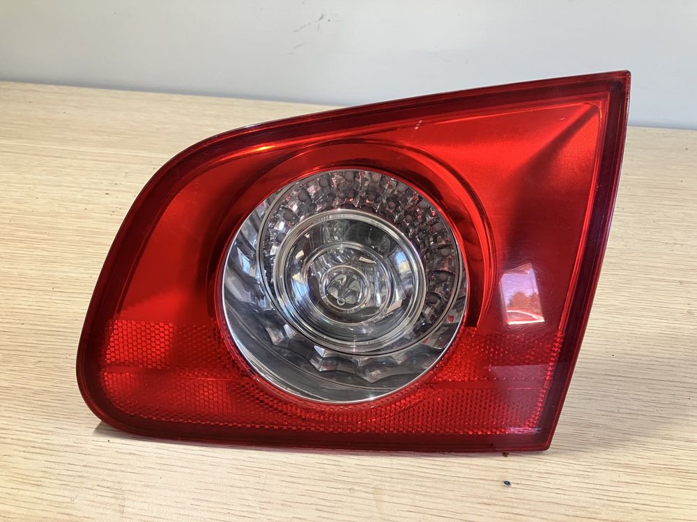 Passat b6 kombi lampa tył w klapę prawa oryginał