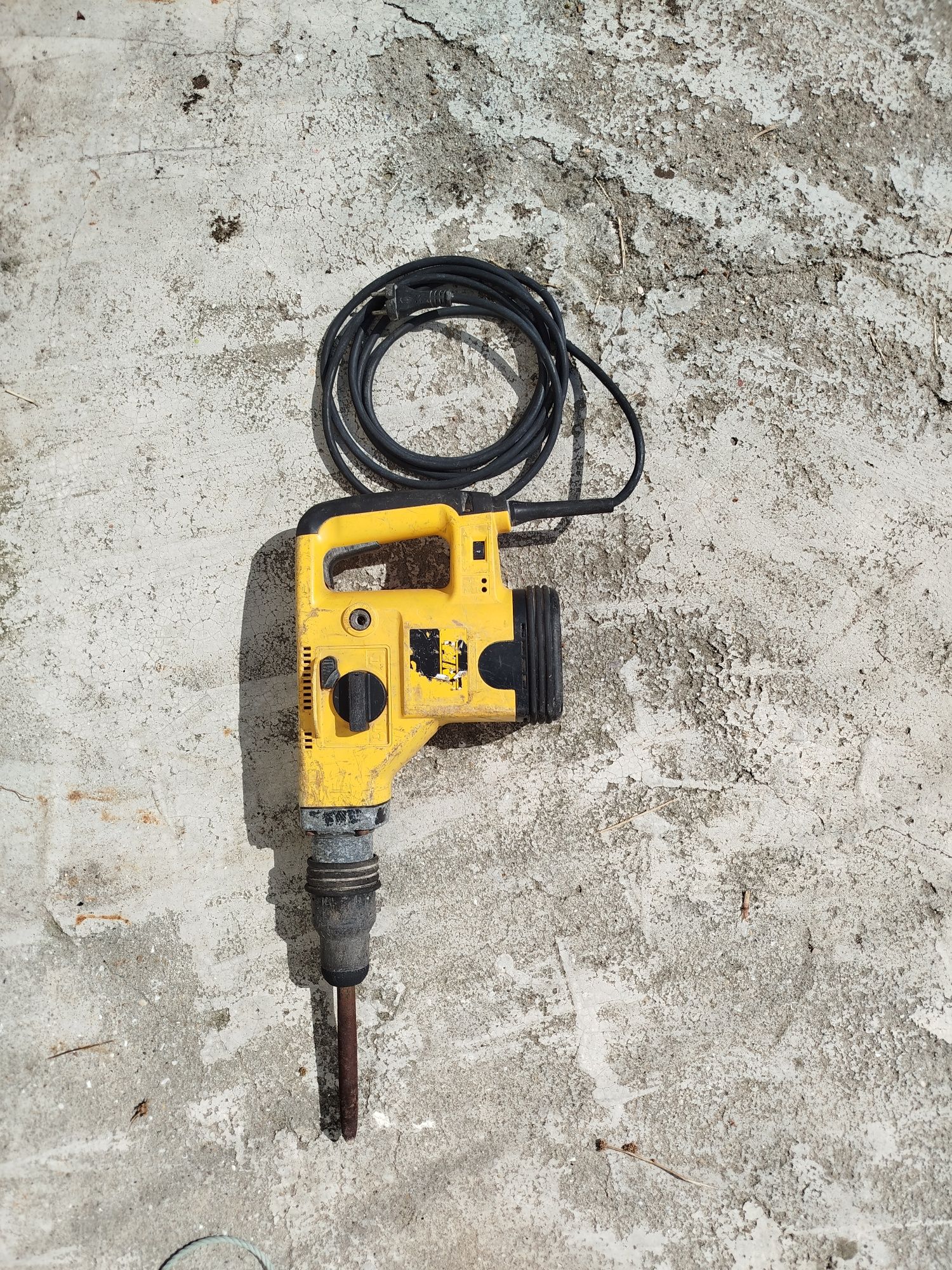 Vende-se martelo demolidor elétrico