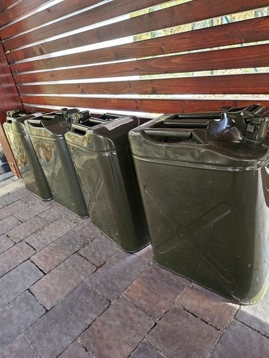 Kanister 20 litrów, metalowy jak nowy